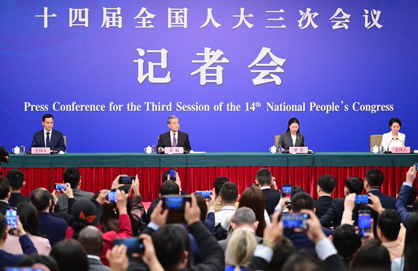 中共中央政治局委员、外交部长王毅就中国外交政策和对外关系回答中外记者提问